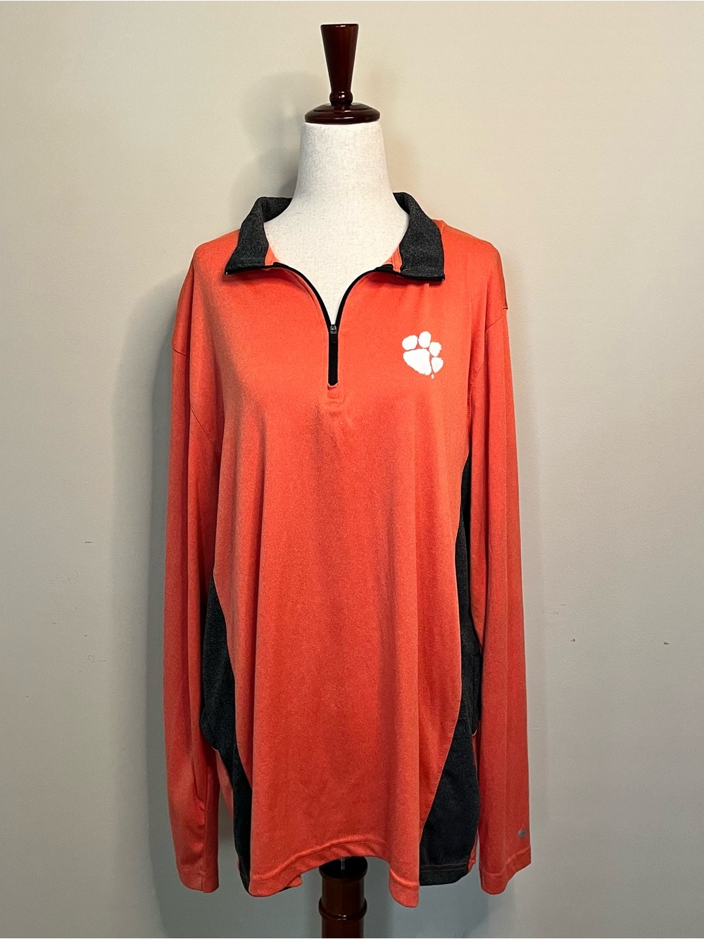 Colosseum Clemson bright orange & gray pull over.